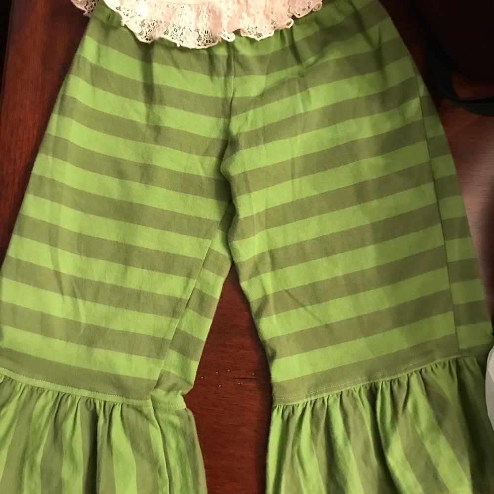 Persnickety green and lace pants